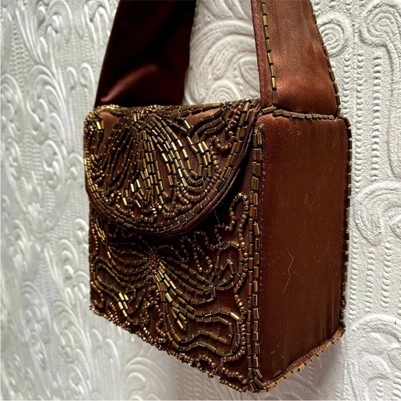BEAUTIFUL Vintage 1940’s Carnival Glass Beaded Brown Silk Box Purse - Picture 6 of 11